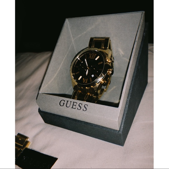 gold guess watch - Picture 2 of 6